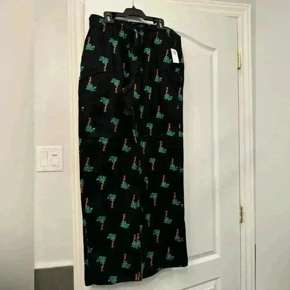 Old navy NWT Christmas palm tree print pajama pants - Picture 1 of 6